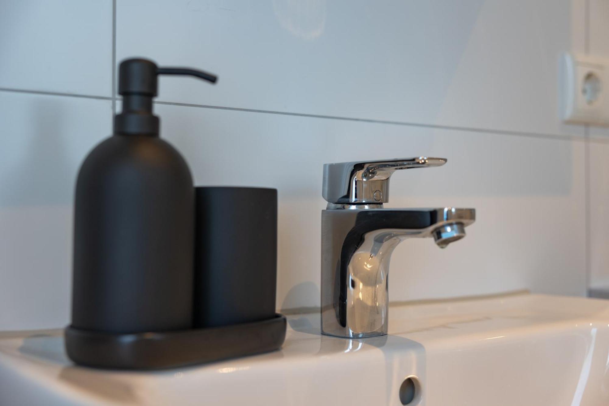 Sweethome - Maisonette Apartment, Parkplatz, Wifi, Naehe Zentrum Furstenfeldbruck Bagian luar foto