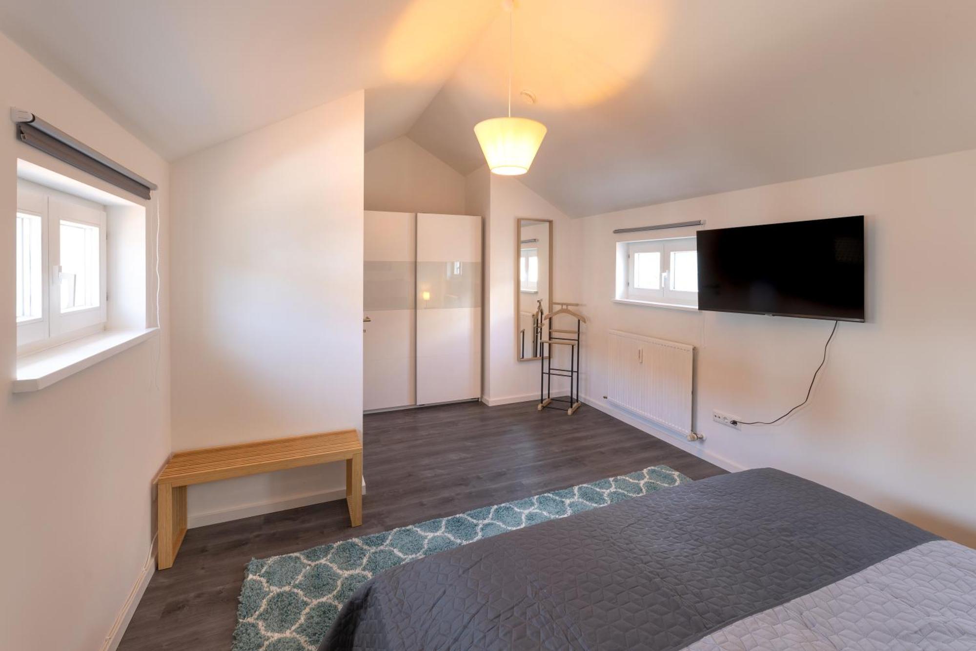 Sweethome - Maisonette Apartment, Parkplatz, Wifi, Naehe Zentrum Furstenfeldbruck Bagian luar foto